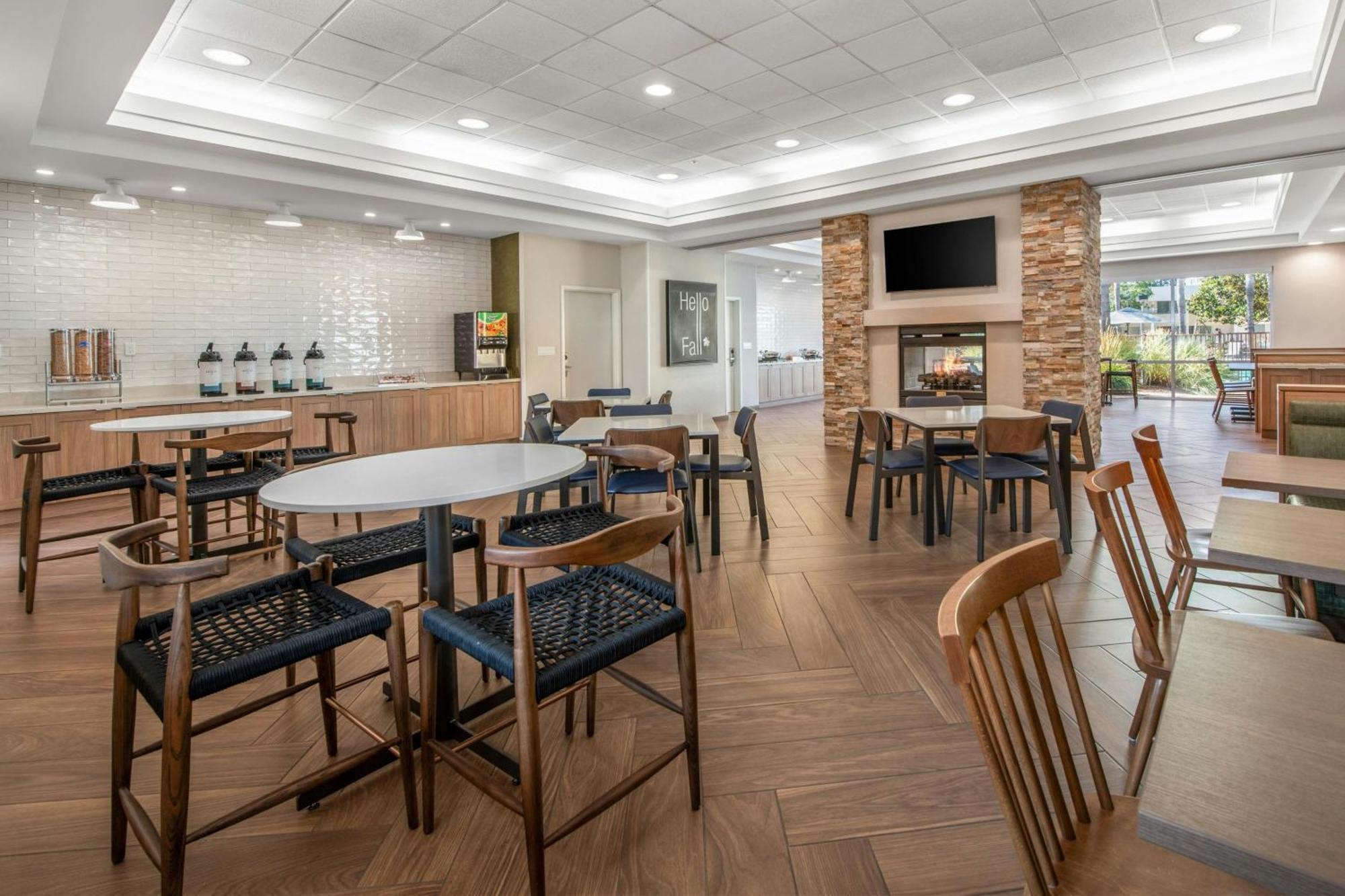 Hotel Fairfield And By Marriott Airport