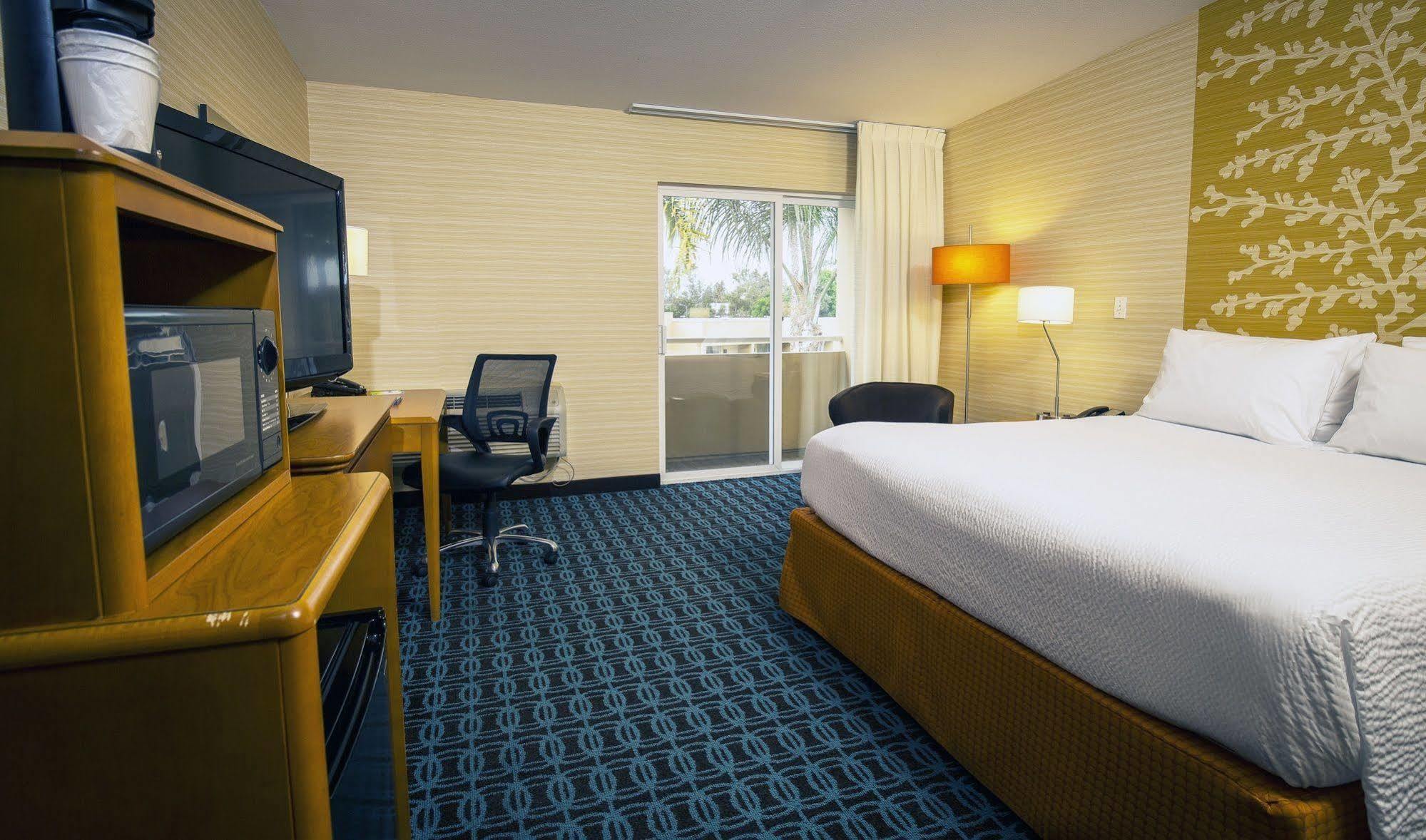 Fairfield And By Marriott Airport Hotel 3*